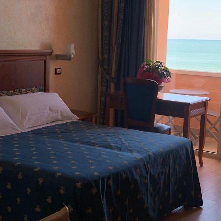 Hotel Alexander Resort ريميني المظهر الخارجي الصورة