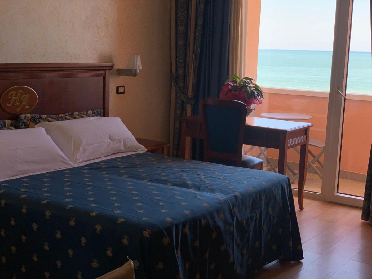 Hotel Alexander Resort ريميني المظهر الخارجي الصورة