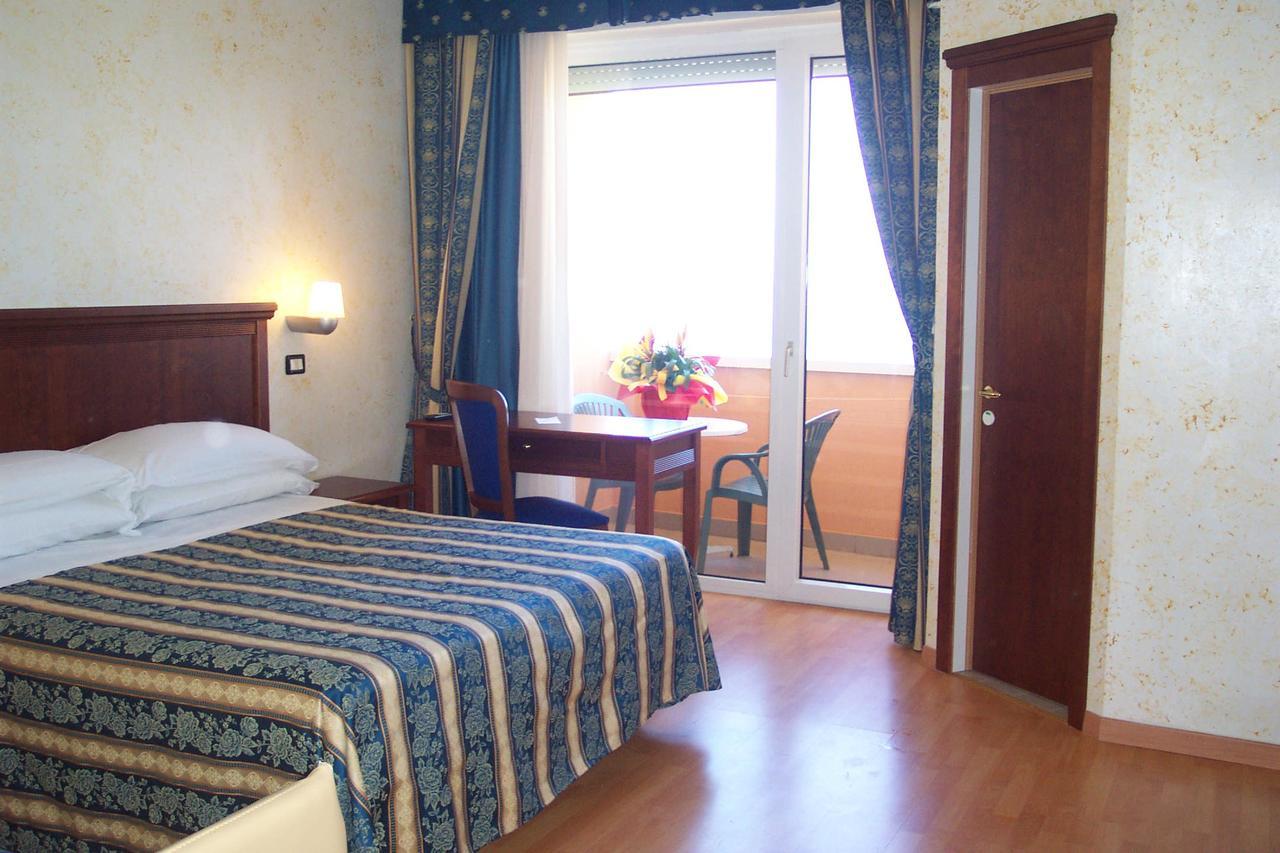 Hotel Alexander Resort ريميني المظهر الخارجي الصورة