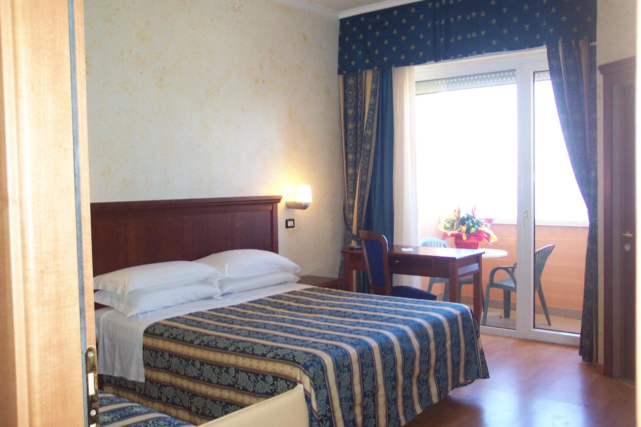 Hotel Alexander Resort ريميني المظهر الخارجي الصورة