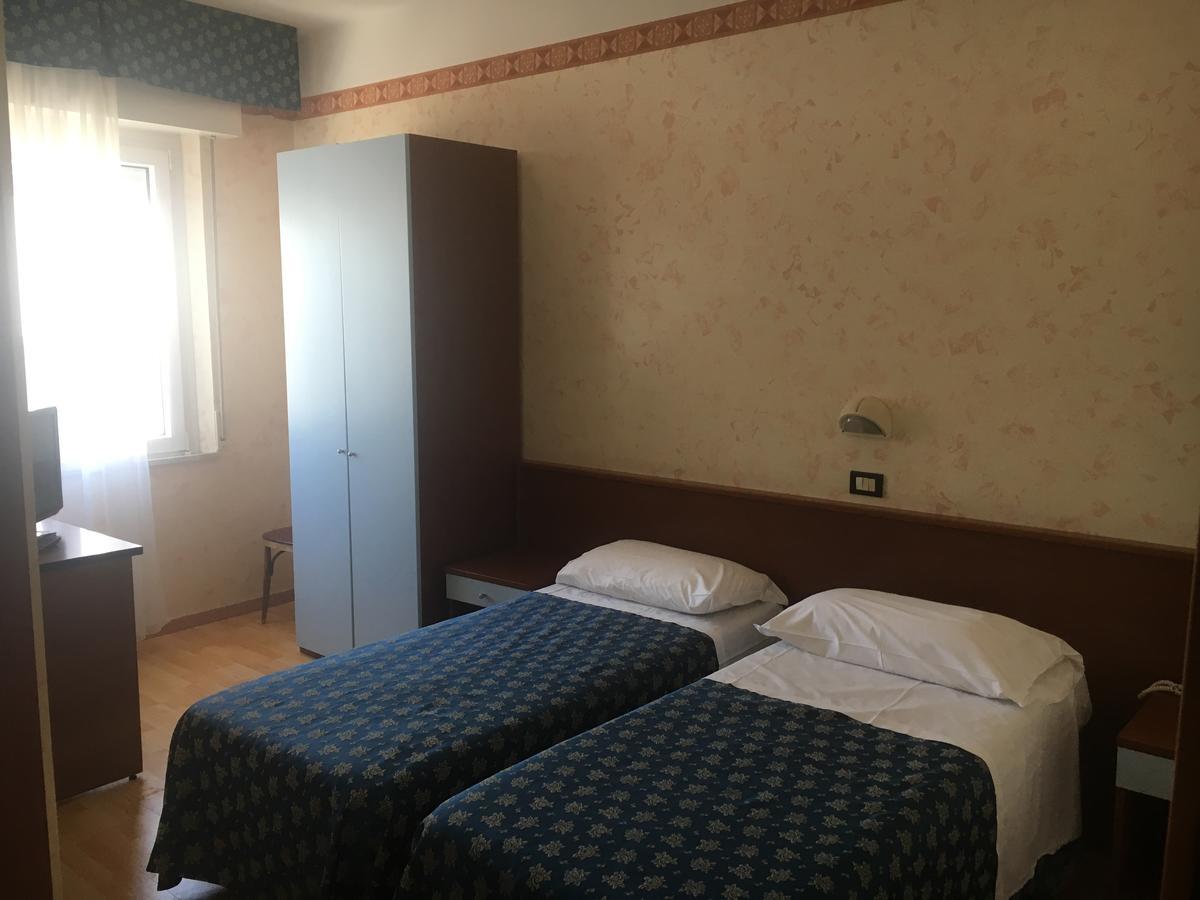 Hotel Alexander Resort ريميني المظهر الخارجي الصورة