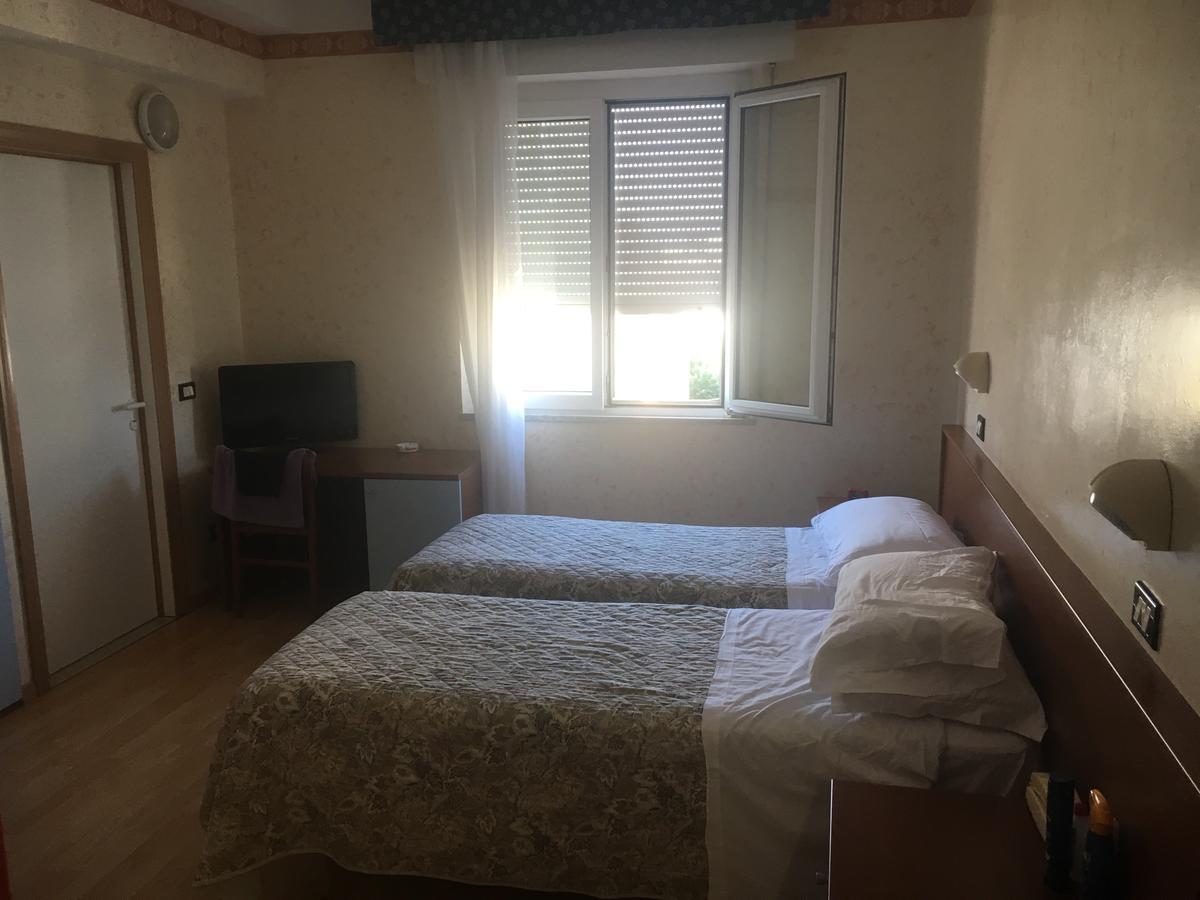 Hotel Alexander Resort ريميني المظهر الخارجي الصورة