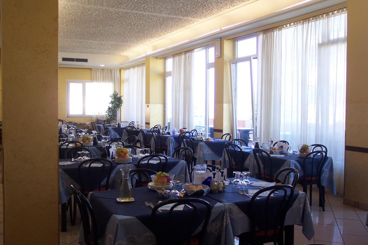 Hotel Alexander Resort ريميني المظهر الخارجي الصورة